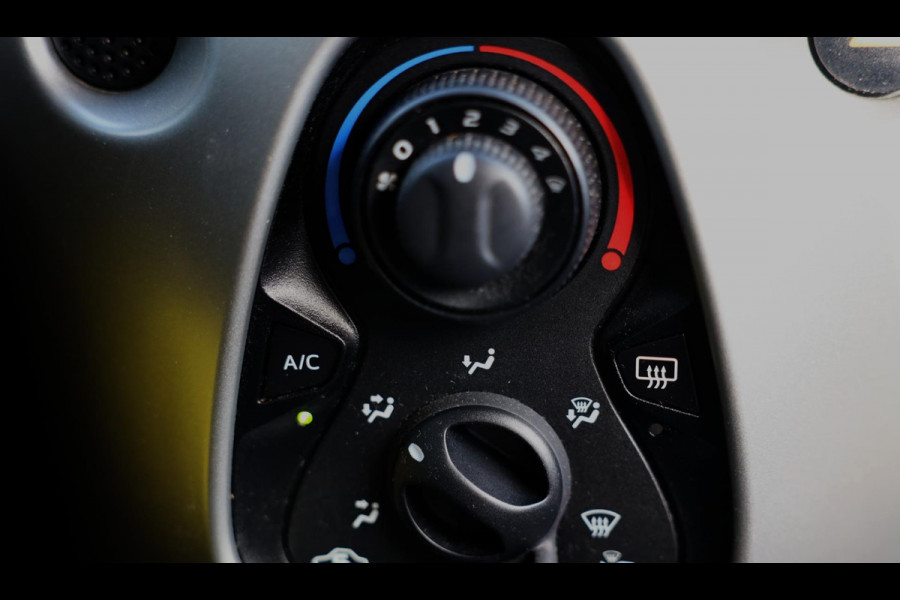 Toyota Aygo 1.0 VVT-i x-sport / AUT / NAP / Eerste Eigenaar / Camera / F1 Flippers / Airco / 5 Deurs / Allu Velgen