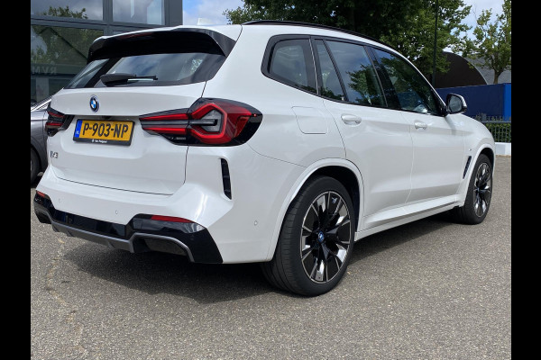 BMW iX3 High Executive 80 kWh M SPORT DEALER ONDERHOUDEN | MEGA COMPLEET (oa: DRIVING ASSIST.PROFF.-HARMAN KARDON-DODE HOEK-ELECTR.STOELEN-ADAPTIEF ONDERSTEL etc.) | RIJKLAARPIJS incl. 12mnd BOVAG