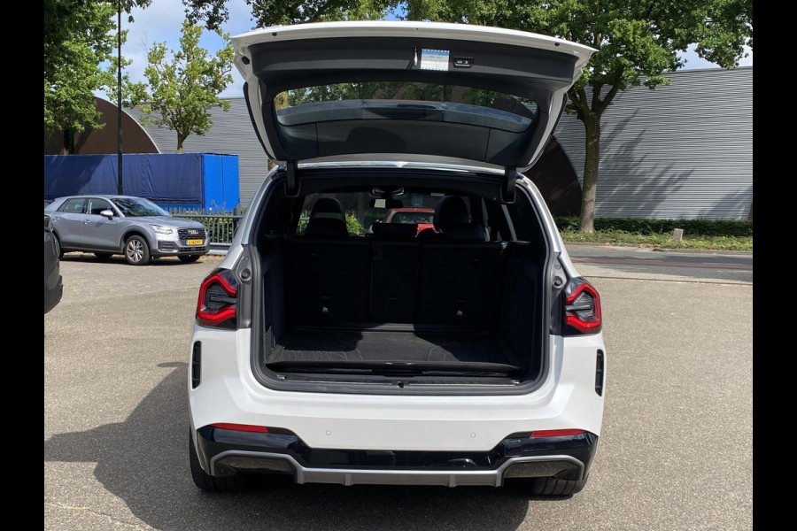 BMW iX3 High Executive 80 kWh M SPORT DEALER ONDERHOUDEN | MEGA COMPLEET (oa: DRIVING ASSIST.PROFF.-HARMAN KARDON-DODE HOEK-ELECTR.STOELEN-ADAPTIEF ONDERSTEL etc.) | RIJKLAARPIJS incl. 12mnd BOVAG