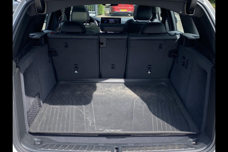 BMW iX3 High Executive 80 kWh M SPORT DEALER ONDERHOUDEN | MEGA COMPLEET (oa: DRIVING ASSIST.PROFF.-HARMAN KARDON-DODE HOEK-ELECTR.STOELEN-ADAPTIEF ONDERSTEL etc.) | RIJKLAARPIJS incl. 12mnd BOVAG