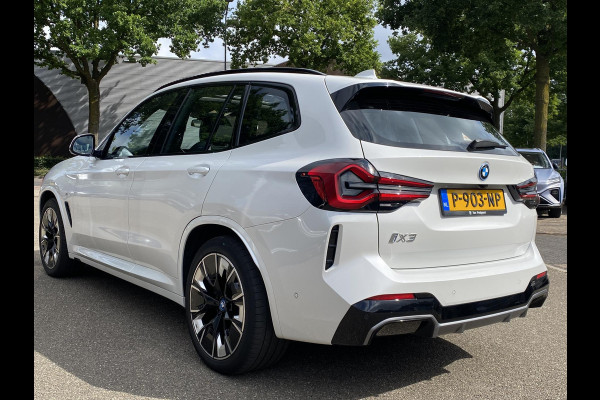BMW iX3 High Executive 80 kWh M SPORT DEALER ONDERHOUDEN | MEGA COMPLEET (oa: DRIVING ASSIST.PROFF.-HARMAN KARDON-DODE HOEK-ELECTR.STOELEN-ADAPTIEF ONDERSTEL etc.) | RIJKLAARPIJS incl. 12mnd BOVAG