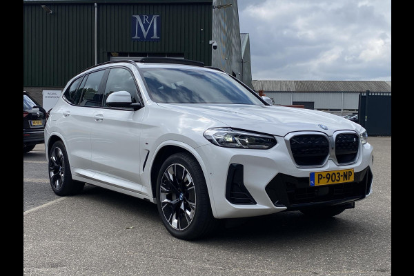 BMW iX3 High Executive 80 kWh M SPORT DEALER ONDERHOUDEN | MEGA COMPLEET (oa: DRIVING ASSIST.PROFF.-HARMAN KARDON-DODE HOEK-ELECTR.STOELEN-ADAPTIEF ONDERSTEL etc.) | RIJKLAARPIJS incl. 12mnd BOVAG