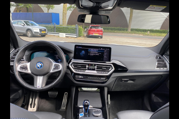 BMW iX3 High Executive 80 kWh M SPORT DEALER ONDERHOUDEN | MEGA COMPLEET (oa: DRIVING ASSIST.PROFF.-HARMAN KARDON-DODE HOEK-ELECTR.STOELEN-ADAPTIEF ONDERSTEL etc.) | RIJKLAARPIJS incl. 12mnd BOVAG