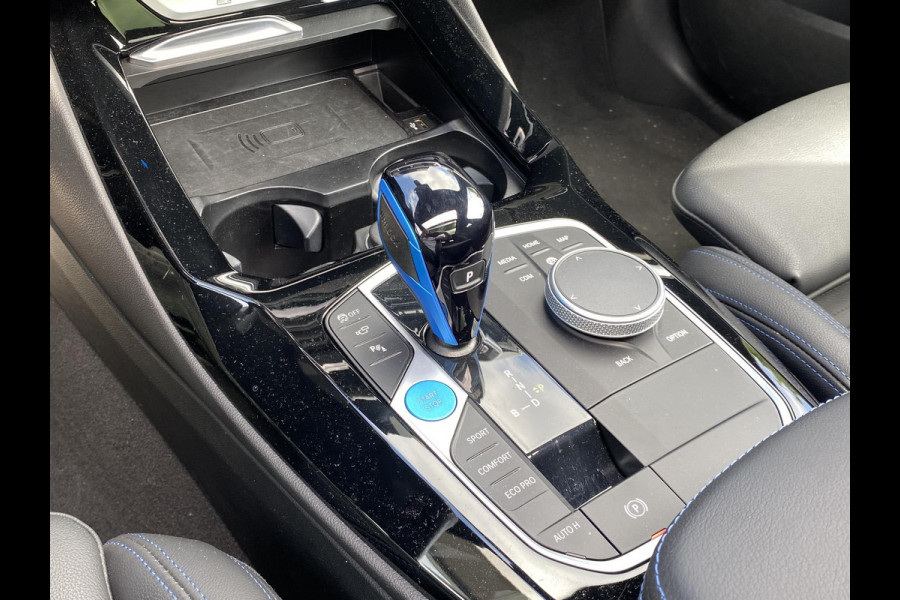 BMW iX3 High Executive 80 kWh M SPORT DEALER ONDERHOUDEN | MEGA COMPLEET (oa: DRIVING ASSIST.PROFF.-HARMAN KARDON-DODE HOEK-ELECTR.STOELEN-ADAPTIEF ONDERSTEL etc.) | RIJKLAARPIJS incl. 12mnd BOVAG