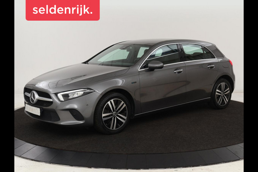 Mercedes-Benz A-Klasse 250e Urban | Leder | Stoelverwarming | Trekhaak | Camera | Sfeerverlichting | Widescreen | Park Assist | Navigatie | Full LED