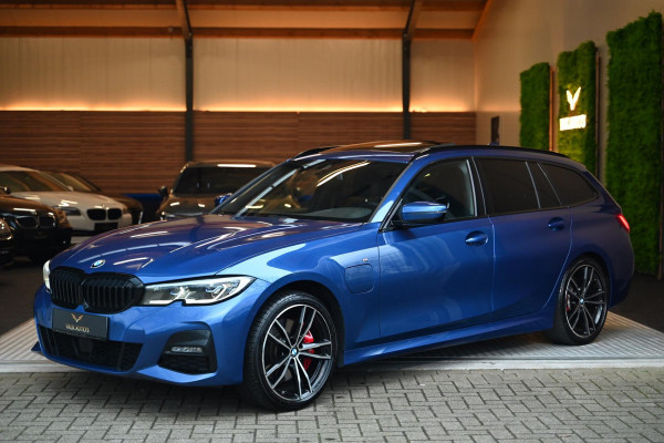 BMW 3 Serie Touring 330e M-Sport - Laser - Adapt. Cruise Control - Panoramadak - Keyless Entry - Stoelverwarming - Camera