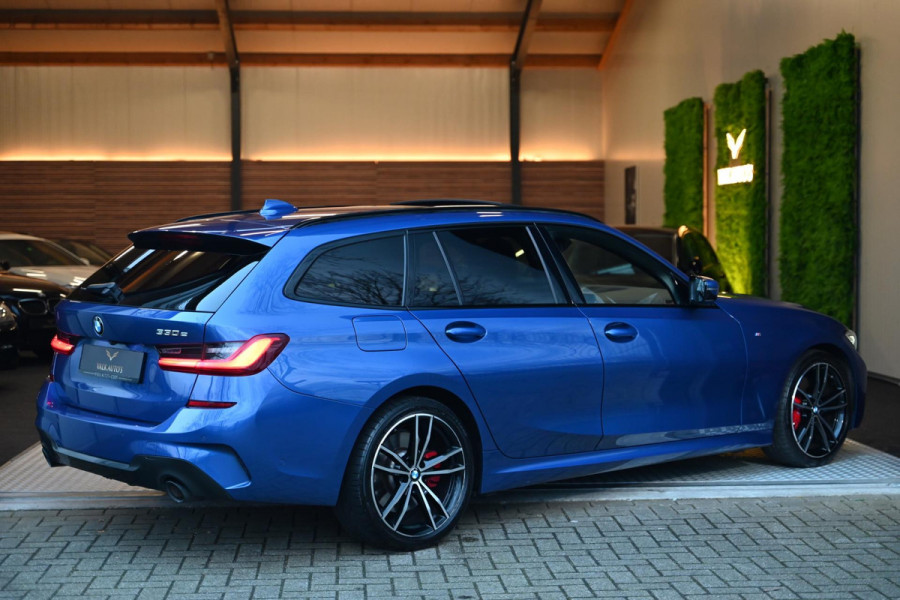 BMW 3 Serie Touring 330e M-Sport - Laser - Adapt. Cruise Control - Panoramadak - Keyless Entry - Stoelverwarming - Camera
