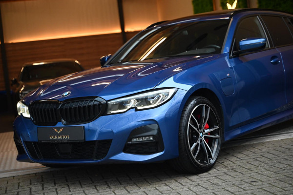 BMW 3 Serie Touring 330e M-Sport - Laser - Adapt. Cruise Control - Panoramadak - Keyless Entry - Stoelverwarming - Camera