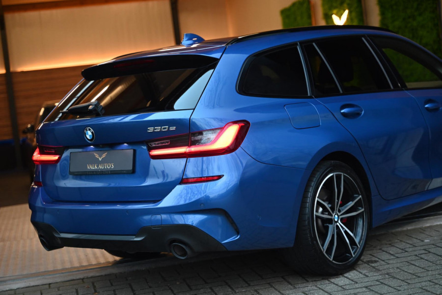 BMW 3 Serie Touring 330e M-Sport - Laser - Adapt. Cruise Control - Panoramadak - Keyless Entry - Stoelverwarming - Camera