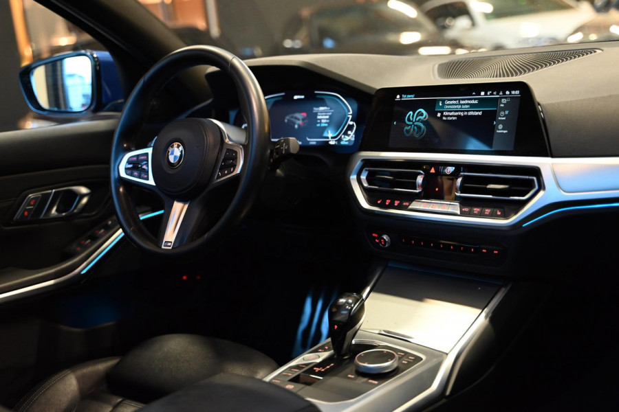 BMW 3 Serie Touring 330e M-Sport - Laser - Adapt. Cruise Control - Panoramadak - Keyless Entry - Stoelverwarming - Camera