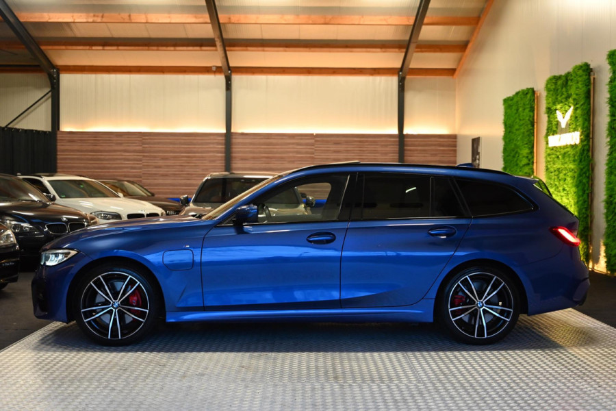 BMW 3 Serie Touring 330e M-Sport - Laser - Adapt. Cruise Control - Panoramadak - Keyless Entry - Stoelverwarming - Camera