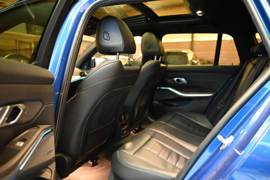 BMW 3 Serie Touring 330e M-Sport - Laser - Adapt. Cruise Control - Panoramadak - Keyless Entry - Stoelverwarming - Camera