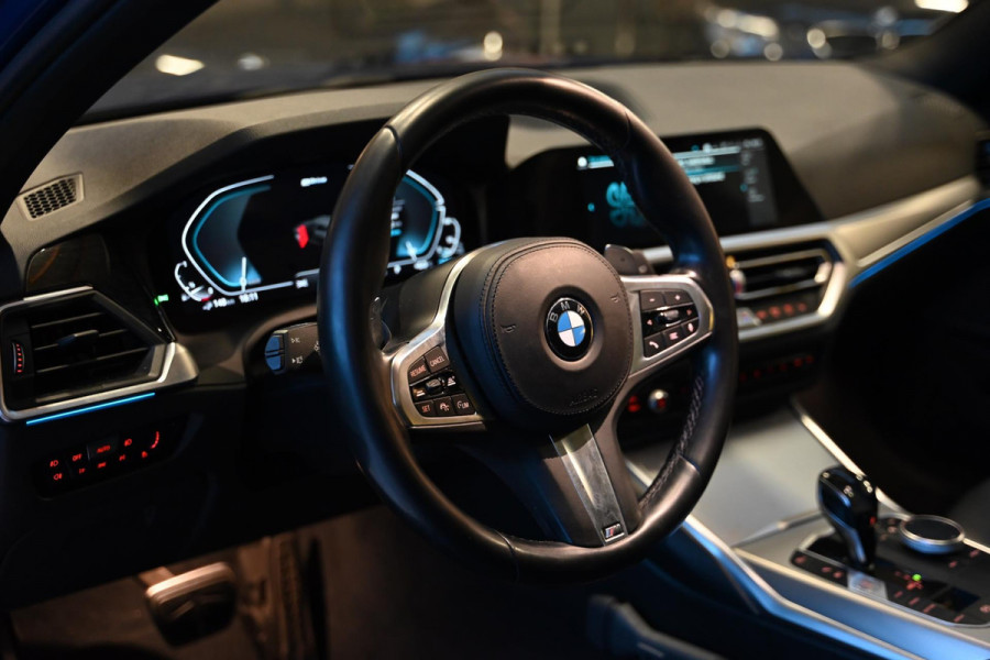 BMW 3 Serie Touring 330e M-Sport - Laser - Adapt. Cruise Control - Panoramadak - Keyless Entry - Stoelverwarming - Camera