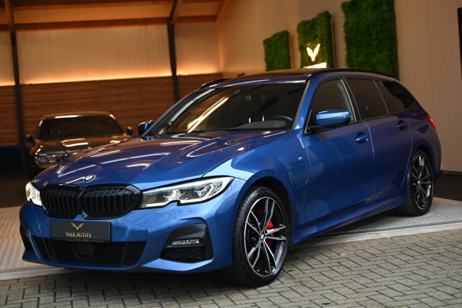 BMW 3 Serie Touring 330e M-Sport - Laser - Adapt. Cruise Control - Panoramadak - Keyless Entry - Stoelverwarming - Camera