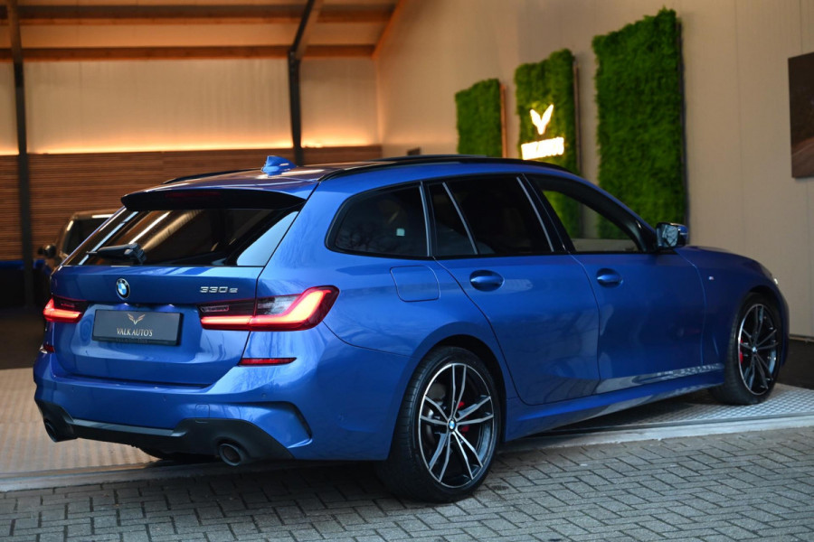 BMW 3 Serie Touring 330e M-Sport - Laser - Adapt. Cruise Control - Panoramadak - Keyless Entry - Stoelverwarming - Camera