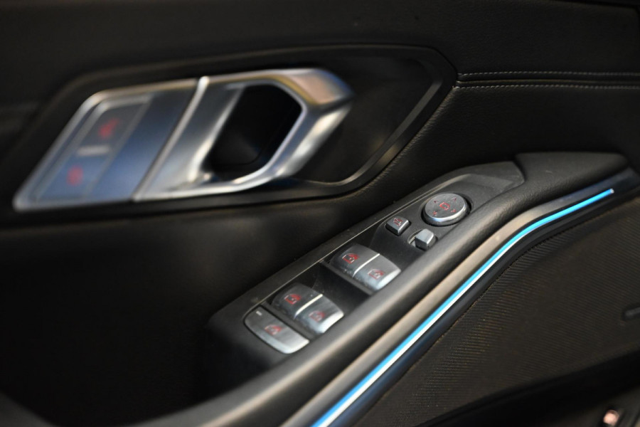 BMW 3 Serie Touring 330e M-Sport - Laser - Adapt. Cruise Control - Panoramadak - Keyless Entry - Stoelverwarming - Camera