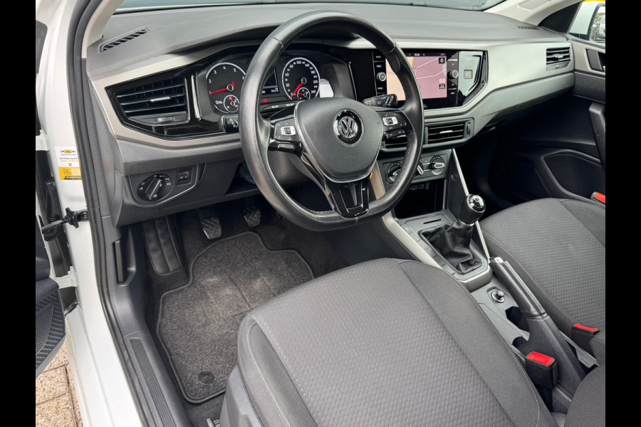 Volkswagen Polo 1.0 TSI * Navigatie * Lichtmetaal * AppleCarPlay *