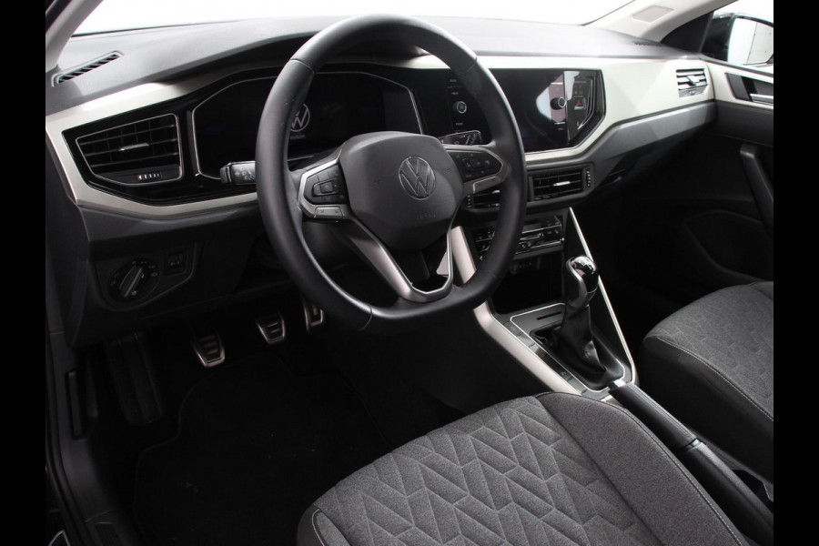 Volkswagen Polo 1.0 TSI Move | DEMO ! | Navigatie App Connect / Android Auto / Apple Carplay Climate Control Parkeer sensoren Lichtmetalen Velgen Dab Digitale Cockpit
