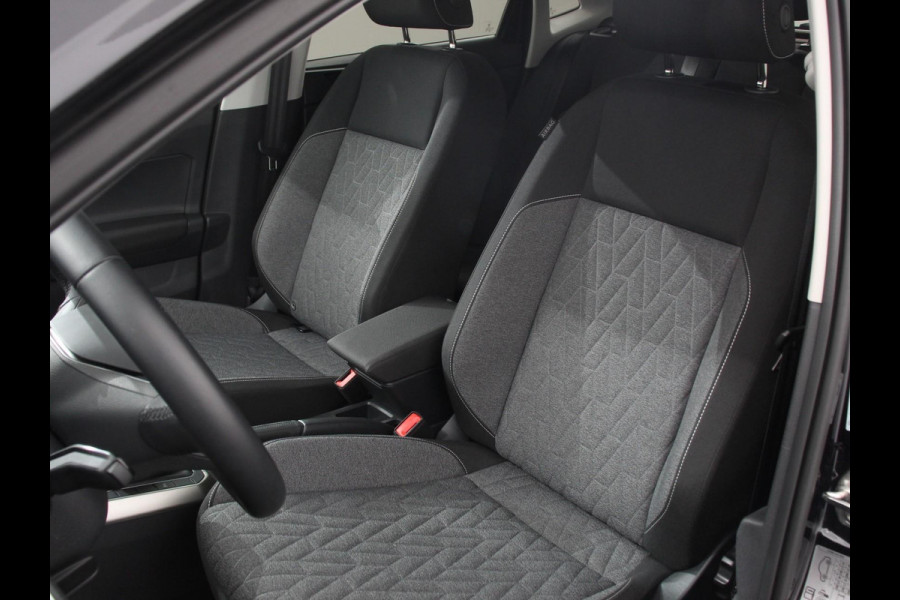 Volkswagen Polo 1.0 TSI Move | DEMO ! | Navigatie App Connect / Android Auto / Apple Carplay Climate Control Parkeer sensoren Lichtmetalen Velgen Dab Digitale Cockpit