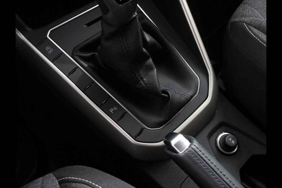 Volkswagen Polo 1.0 TSI Move | DEMO ! | Navigatie App Connect / Android Auto / Apple Carplay Climate Control Parkeer sensoren Lichtmetalen Velgen Dab Digitale Cockpit
