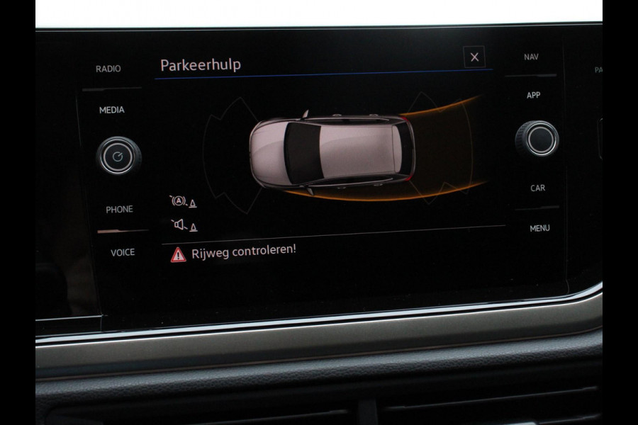 Volkswagen Polo 1.0 TSI Move | DEMO ! | Navigatie App Connect / Android Auto / Apple Carplay Climate Control Parkeer sensoren Lichtmetalen Velgen Dab Digitale Cockpit