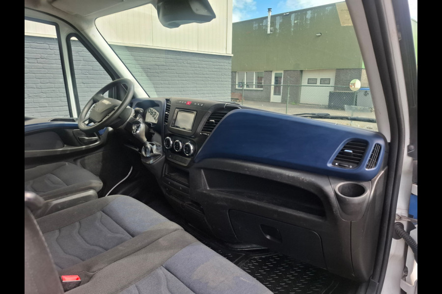 Iveco Daily 3.0I CNG EURO-6 375 35S14N Automaat HIAB Kraan Laadbak 3-Persoons Ecc Trekhaak Camera Blue power Alpine 2-Din Infotainment Sys. Bluetooth Opbergkasten Betonplex Vloer Compressed Natural Gas (CNG) Voertuig 1e Eigenaar Euro 6