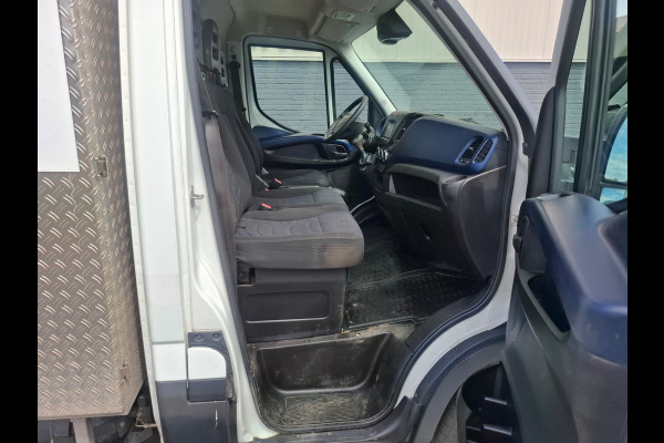 Iveco Daily 3.0I CNG EURO-6 375 35S14N Automaat HIAB Kraan Laadbak 3-Persoons Ecc Trekhaak Camera Blue power Alpine 2-Din Infotainment Sys. Bluetooth Opbergkasten Betonplex Vloer Compressed Natural Gas (CNG) Voertuig 1e Eigenaar Euro 6
