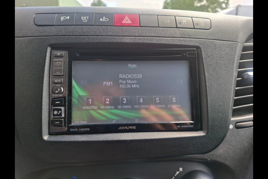 Iveco Daily 3.0I CNG EURO-6 375 35S14N Automaat HIAB Kraan Laadbak 3-Persoons Ecc Trekhaak Camera Blue power Alpine 2-Din Infotainment Sys. Bluetooth Opbergkasten Betonplex Vloer Compressed Natural Gas (CNG) Voertuig 1e Eigenaar Euro 6