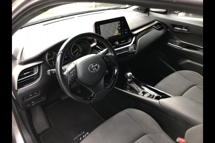 Toyota C-HR 1.8 Hybrid Style Bi-Tone | Trekhaak, JBL, LED Pakket, Navigatie, Dodehoekherkenning, Parkeersensoren, Stoel + Stuurverwarming