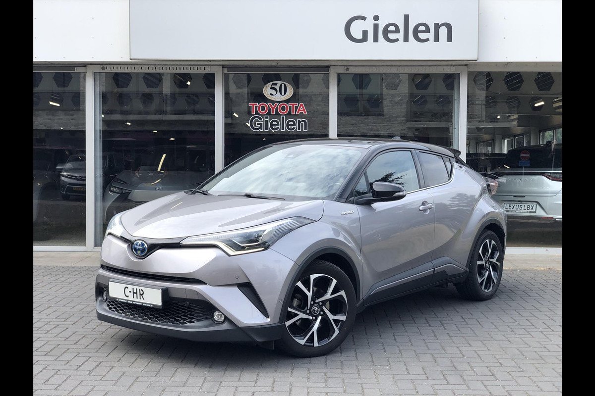 Toyota C-HR 1.8 Hybrid Style Bi-Tone | Trekhaak, JBL, LED Pakket, Navigatie, Dodehoekherkenning, Parkeersensoren, Stoel + Stuurverwarming Toyota C-HR 1.8 Hybrid Style Bi-Tone | Trekhaak, JBL, LED Pakket, Navigatie, Dodehoekherkenning, Parkeersensoren, Stoel + Stuurverwarming