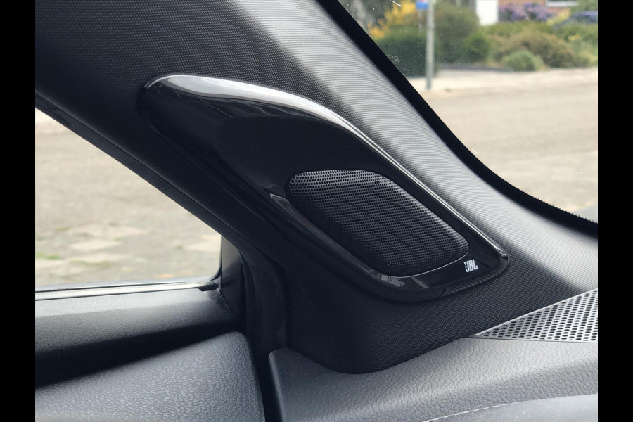 Toyota C-HR 1.8 Hybrid Style Bi-Tone | Trekhaak, JBL, LED Pakket, Navigatie, Dodehoekherkenning, Parkeersensoren, Stoel + Stuurverwarming