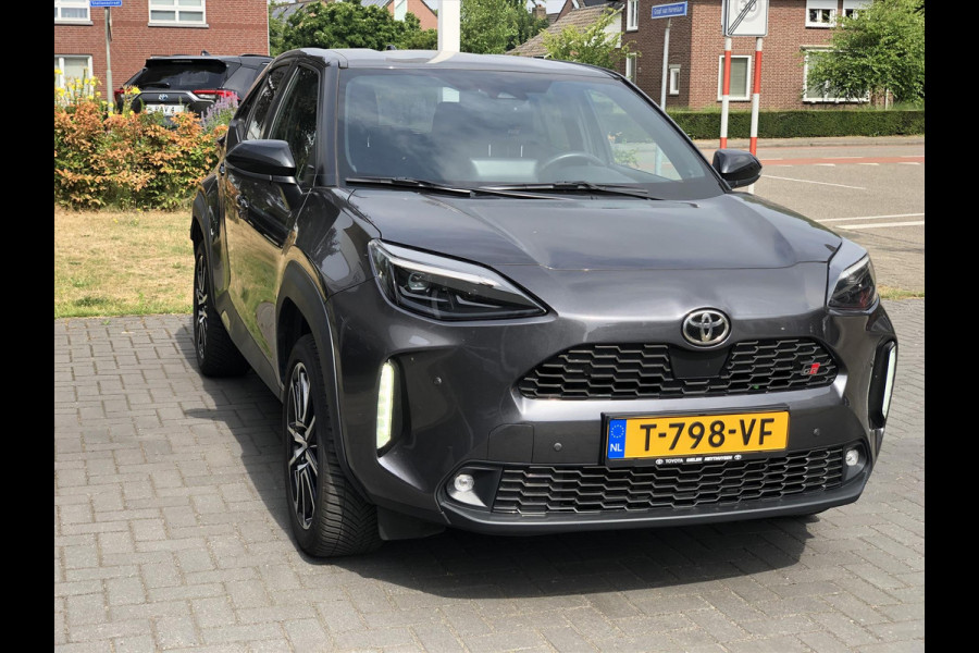 Toyota Yaris Cross 1.5 Hybrid GR Sport | Trekhaak, Parkeersensoren, Half Leer, Elektrische achterklep, Smart Connect, Stoelverwarming