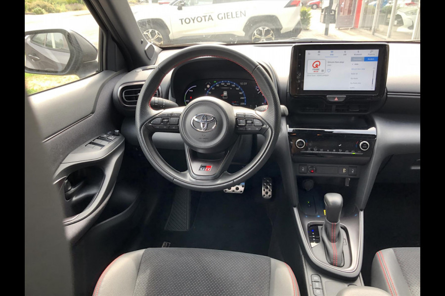 Toyota Yaris Cross 1.5 Hybrid GR Sport | Trekhaak, Parkeersensoren, Half Leer, Elektrische achterklep, Smart Connect, Stoelverwarming