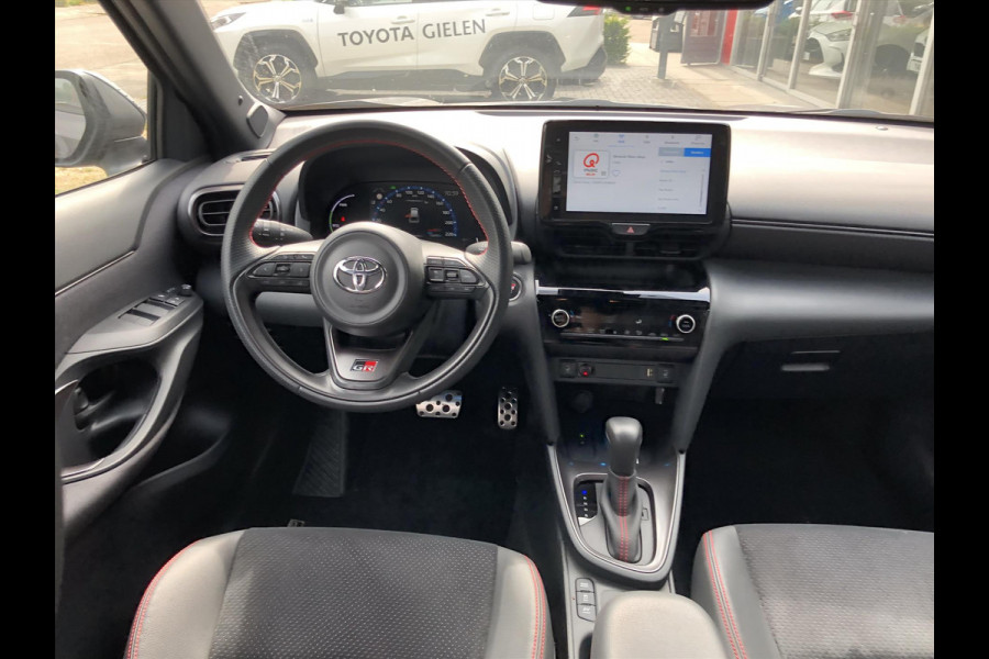 Toyota Yaris Cross 1.5 Hybrid GR Sport | Trekhaak, Parkeersensoren, Half Leer, Elektrische achterklep, Smart Connect, Stoelverwarming