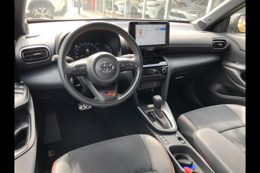 Toyota Yaris Cross 1.5 Hybrid GR Sport | Trekhaak, Parkeersensoren, Half Leer, Elektrische achterklep, Smart Connect, Stoelverwarming