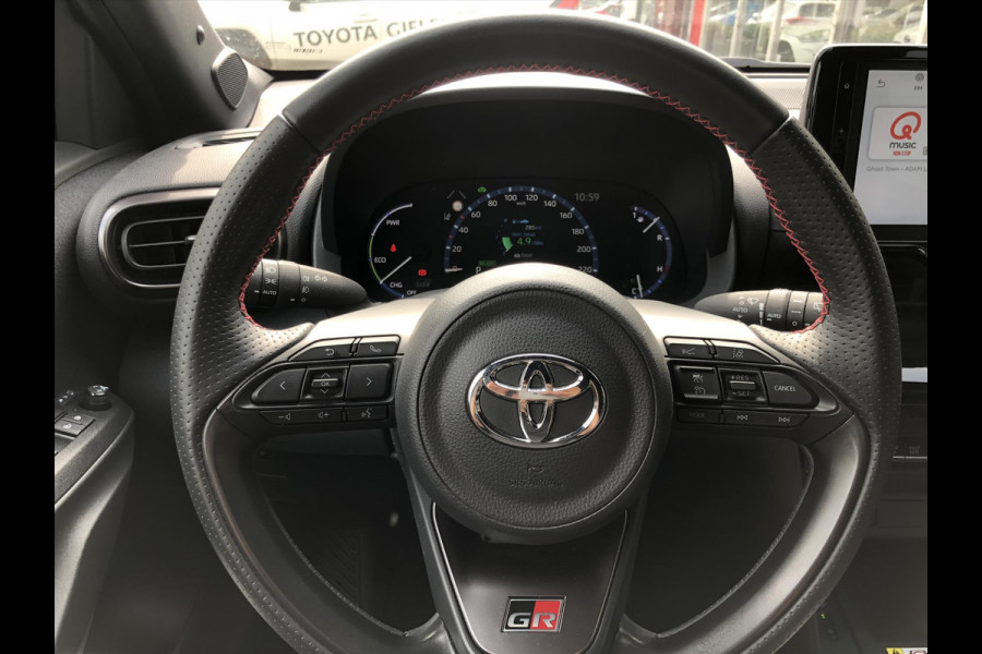 Toyota Yaris Cross 1.5 Hybrid GR Sport | Trekhaak, Parkeersensoren, Half Leer, Elektrische achterklep, Smart Connect, Stoelverwarming