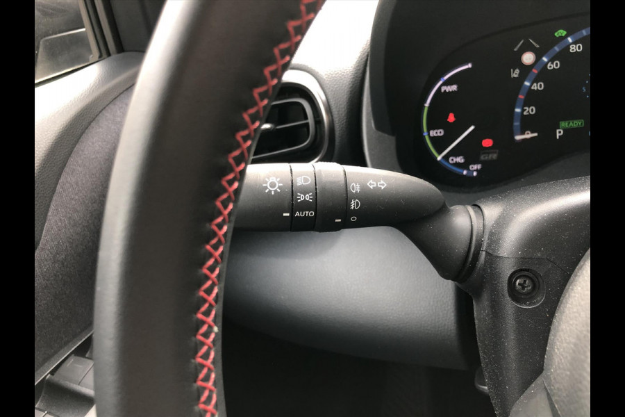 Toyota Yaris Cross 1.5 Hybrid GR Sport | Trekhaak, Parkeersensoren, Half Leer, Elektrische achterklep, Smart Connect, Stoelverwarming