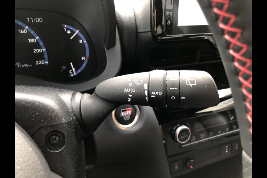 Toyota Yaris Cross 1.5 Hybrid GR Sport | Trekhaak, Parkeersensoren, Half Leer, Elektrische achterklep, Smart Connect, Stoelverwarming
