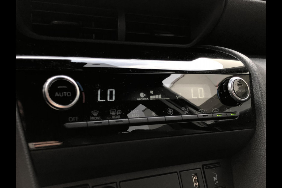 Toyota Yaris Cross 1.5 Hybrid GR Sport | Trekhaak, Parkeersensoren, Half Leer, Elektrische achterklep, Smart Connect, Stoelverwarming
