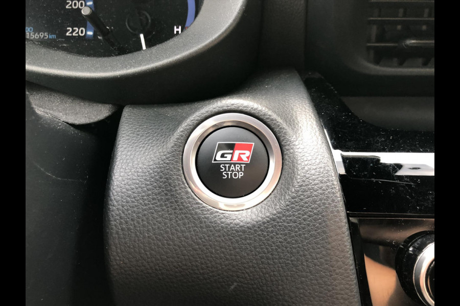 Toyota Yaris Cross 1.5 Hybrid GR Sport | Trekhaak, Parkeersensoren, Half Leer, Elektrische achterklep, Smart Connect, Stoelverwarming