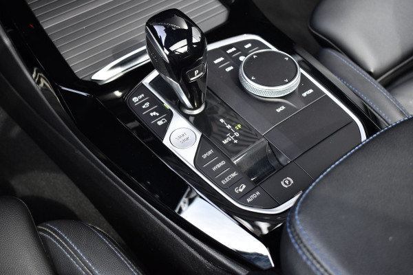 BMW X3 xDrive30e M Sport | Panoramadak | ACC | 20'' Velgen | Gesture Control | Lederen Bekleding |