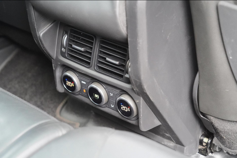 Land Rover Defender 110 3.0 P400 110 X 8-pers. / Milltek / Head-Up / Stoelkoeling / Pano / Trekhaak / Clearsight / Full Options!
