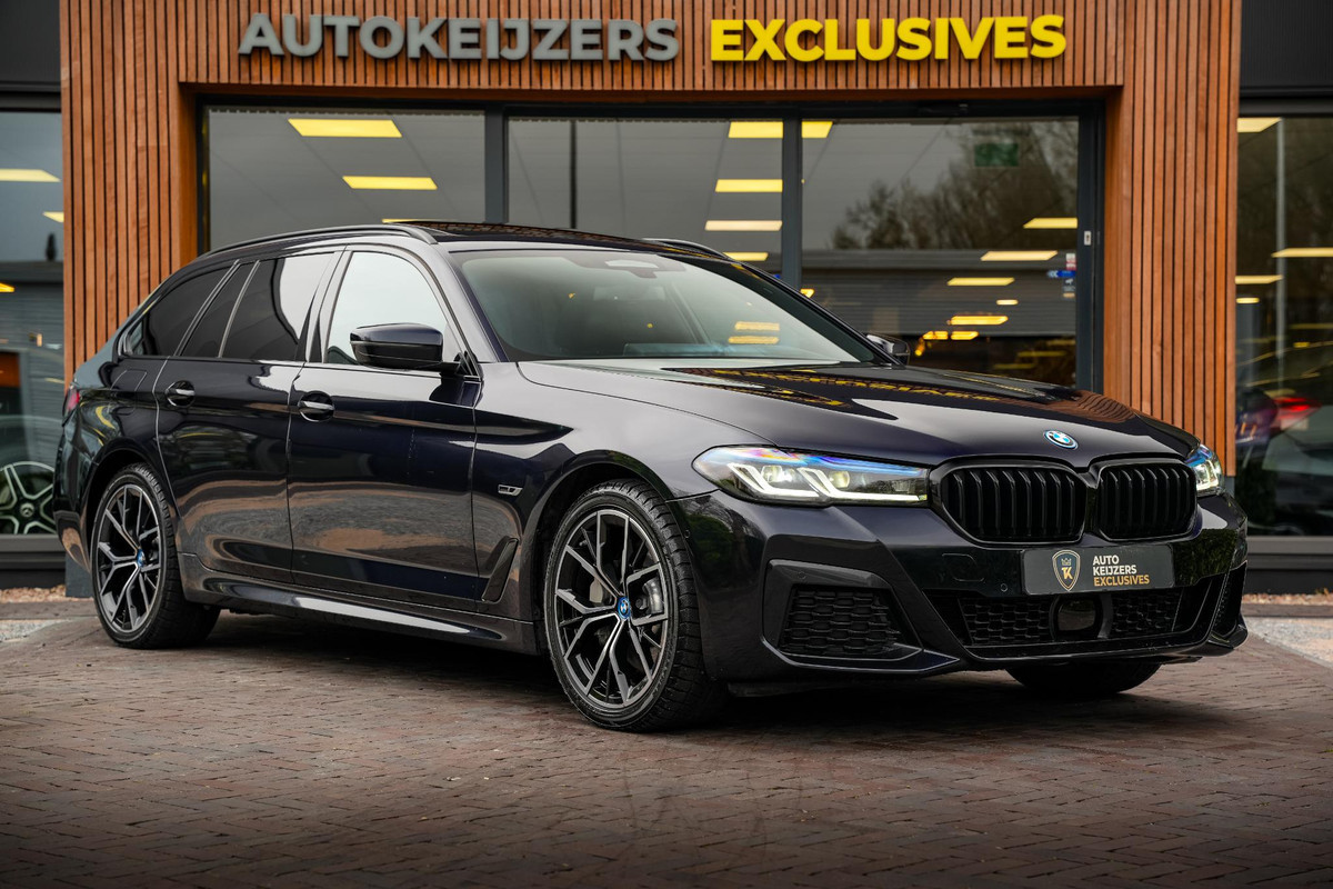 BMW 5 Serie Touring 530e M-Pakket Panodak ACC Leer Camera Stoelverw. HUD Keyless Dode Hoek BMW 5 Serie Touring 530e M-Pakket Panodak ACC Leer Camera Stoelverw. HUD Keyless Dode Hoek