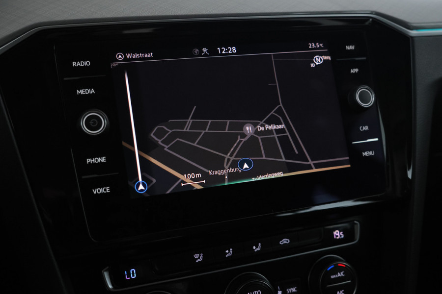 Volkswagen Passat Variant 1.6 TDI Comfort Business automaat, Navigatie, Trekhaak,