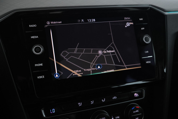 Volkswagen Passat Variant 1.6 TDI Comfort Business automaat, Navigatie, Trekhaak,