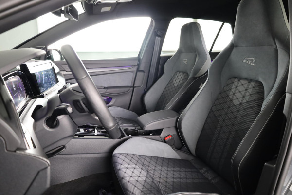 Volkswagen Golf 1.5 eTSI R-Line DSG (Automaat) | Verlengde garantie | Panorama dak | Harman Kardon | Head Up Display | Matrix koplampen | Standkachel |