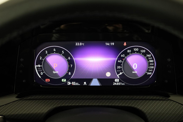 Volkswagen Golf 1.5 eTSI R-Line DSG (Automaat) | Verlengde garantie | Panorama dak | Harman Kardon | Head Up Display | Matrix koplampen | Standkachel |