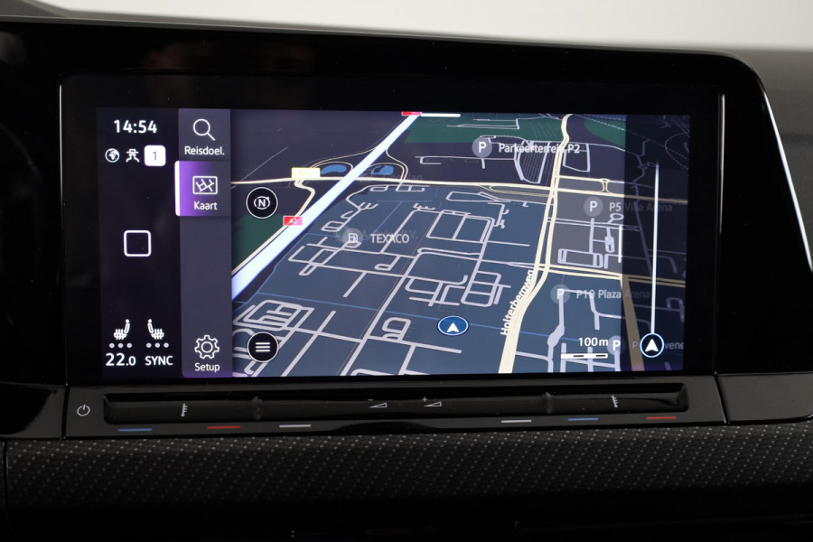 Volkswagen Golf 1.5 eTSI R-Line DSG (Automaat) | Verlengde garantie | Panorama dak | Harman Kardon | Head Up Display | Matrix koplampen | Standkachel |
