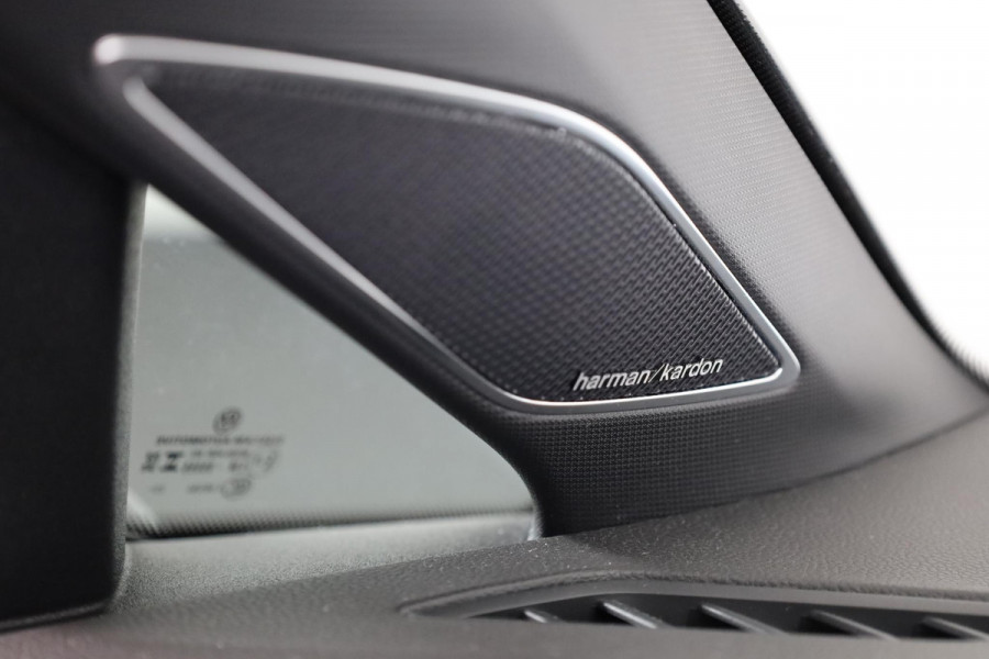 Volkswagen Golf 1.5 eTSI R-Line DSG (Automaat) | Verlengde garantie | Panorama dak | Harman Kardon | Head Up Display | Matrix koplampen | Standkachel |