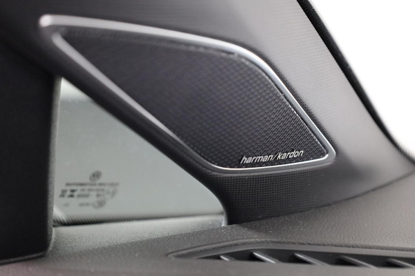 Volkswagen Golf 1.5 eTSI R-Line DSG (Automaat) | Verlengde garantie | Panorama dak | Harman Kardon | Head Up Display | Matrix koplampen | Standkachel |